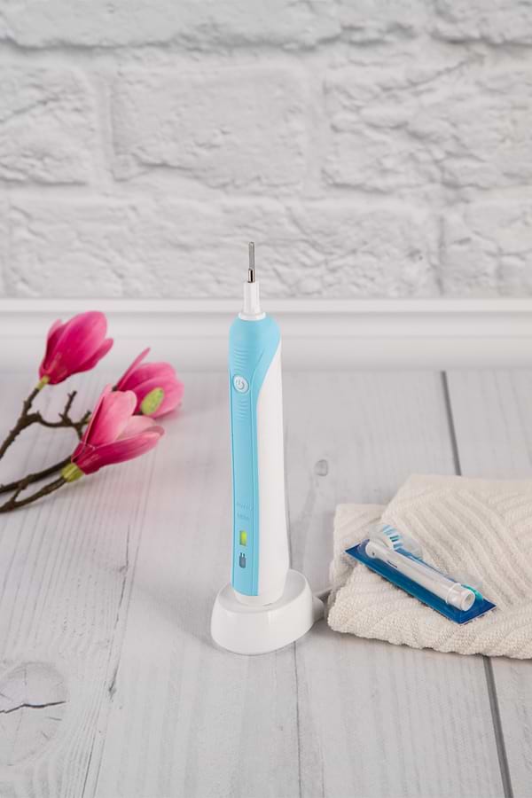 Фото - Зубна щітка електрична Oral-B Braun Professional Care D16.513u