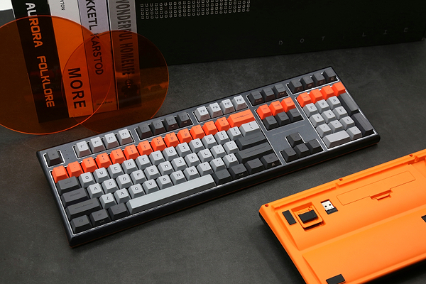 Фото - Клавиатура проводная игровая Varmilo Lure VBM108 (A01A003A8A4A01A005)