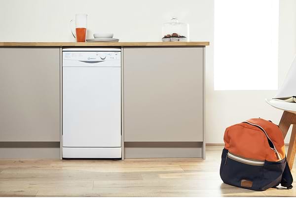 Фото - Посудомоечная машина отдельностоящая Indesit DSR 15B1 EU