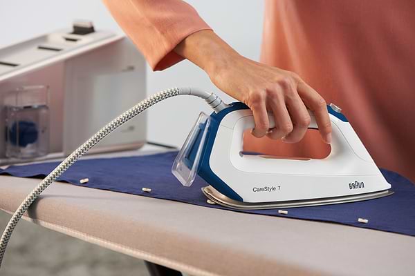 Фото - Утюг с парогенератором Braun IS 7143 Easy Lock Removable