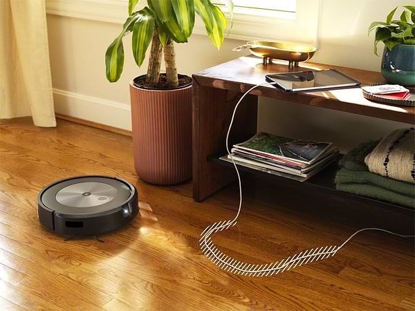 Фото - Робот-пылесос iRobot Roomba J7+ (j755840)