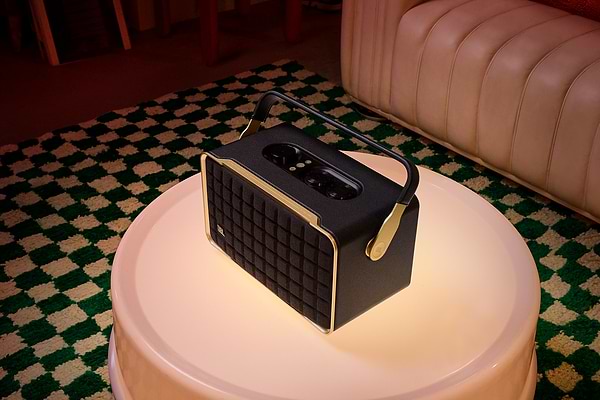 Фото - Портативная акустика JBL Authentics 300 Black (JBLAUTH300BLKEP)