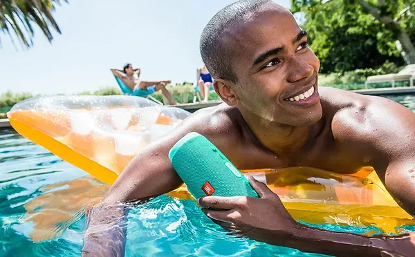 Фото - Портативна акустика JBL Charge 3 Red (JBLCHARGE3REDEU)