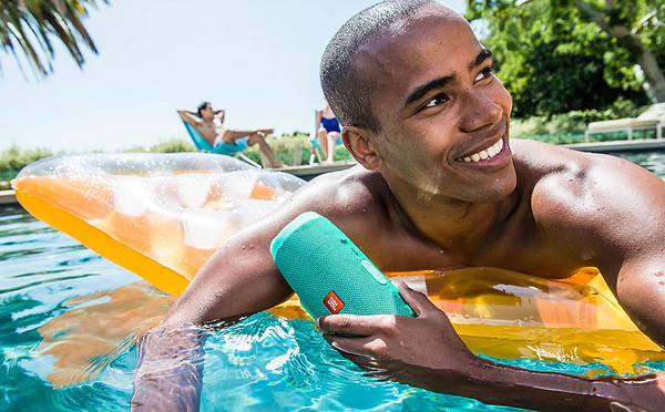 Фото - Портативная акустика JBL Charge 3 Black (JBLCHARGE3BLKEU)