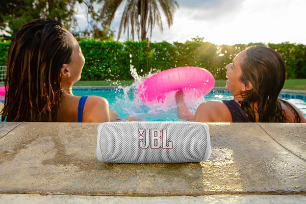 Фото - Портативна акустика JBL Flip 6 White (JBLFLIP6WHT)