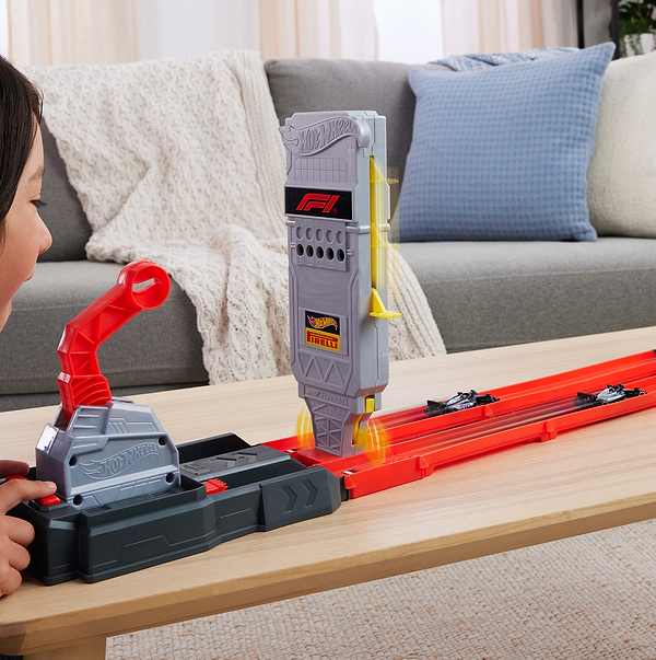 Фото - Игровой набор Hot Wheels Старт F1 (JKM88)