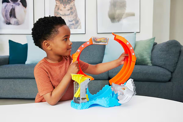 Фото - Ігровий набір Hot Wheels Monster Trucks Монстро-атака акули (JFR08)