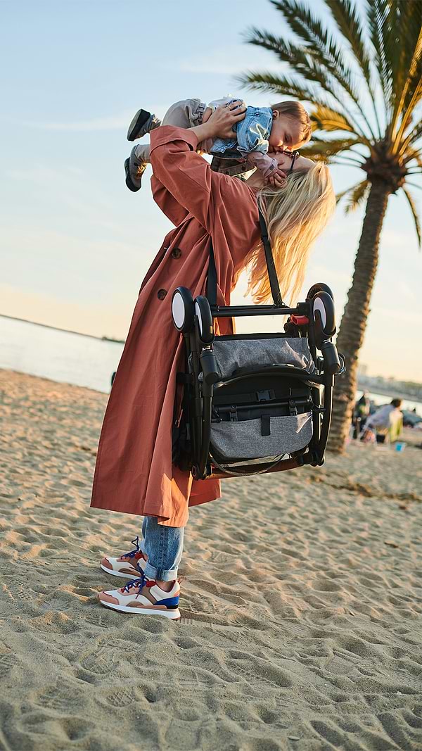 Фото - Коляска прогулянкова Lionelo Julie Dark Grey