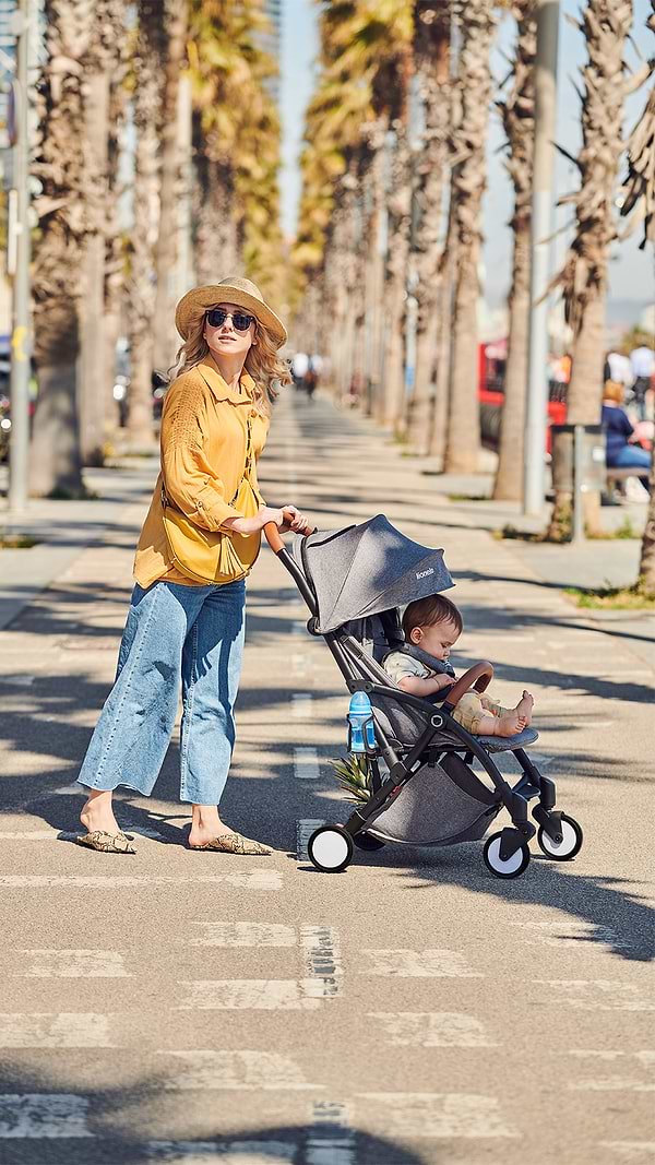 Фото - Коляска прогулянкова Lionelo Julie Dark Grey