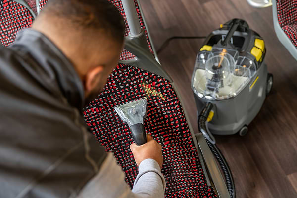 Фото - Пилосос миючий з контейнером Karcher Puzzi 8/1 (1.100-240.0)