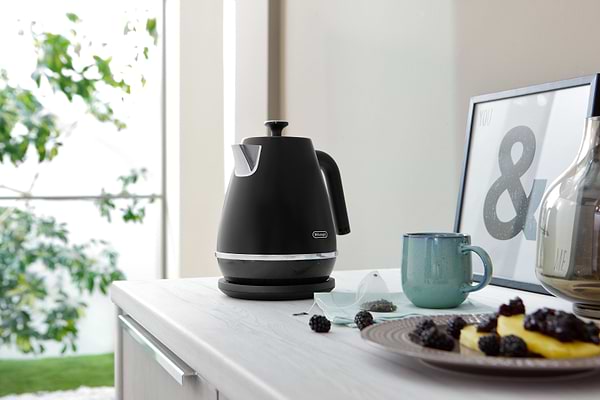 Фото - Электрический чайник Delonghi KBIN2001BK