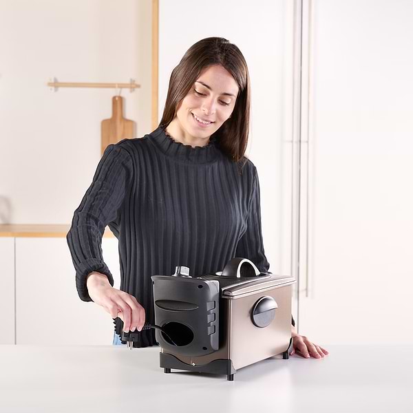 Фото - Фритюрниця Black&Decker BXDF2100E