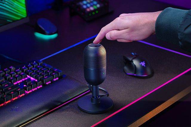 Фото - Микрофон для компьютера проводной Razer Seiren V3 mini Black (RZ19-05050100-R3M1)