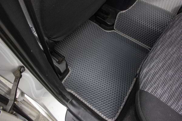 Фото - Коврики из экокожи в салон авто EVAtech для Ceed (ED) Kia 2006-2009 1 поколение Combi EU (KI3101CVO5AV2BBB)