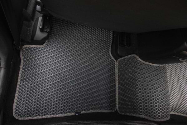 Фото - Коврики из экокожи в салон авто EVAtech для Ceed (ED) Kia 2006-2009 1 поколение Htb EU (KI3102CBO5AV2BBB)