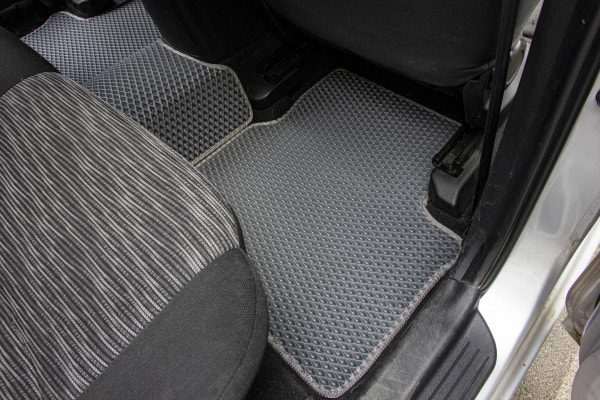 Фото - Коврики из экокожи в салон авто EVAtech для Ceed (ED) Kia 2006-2009 1 поколение Htb EU (KI3102CGC5AV2BBB)