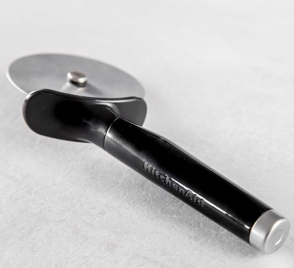 Фото - Ніж для піци KitchenAid Classic 23 см чорний (KCG113OHOBE)