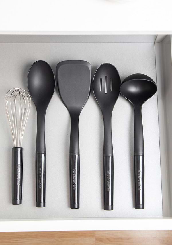 Фото - Поварской набор принадлежностей KitchenAid Classic 6 пр. черный/белый (KQG561BXOBE)