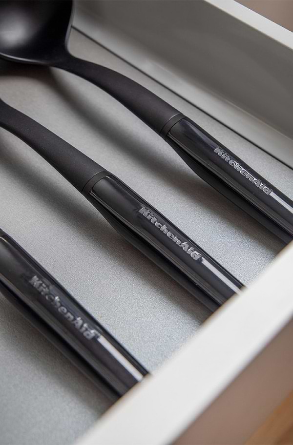 Фото - Поварской набор принадлежностей KitchenAid Classic 6 пр. черный/белый (KQG561BXOBE)