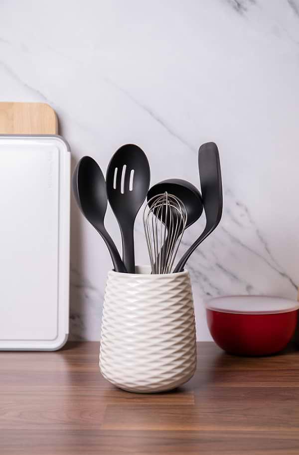 Фото - Поварской набор принадлежностей KitchenAid Classic 6 пр. черный/белый (KQG561BXOBE)