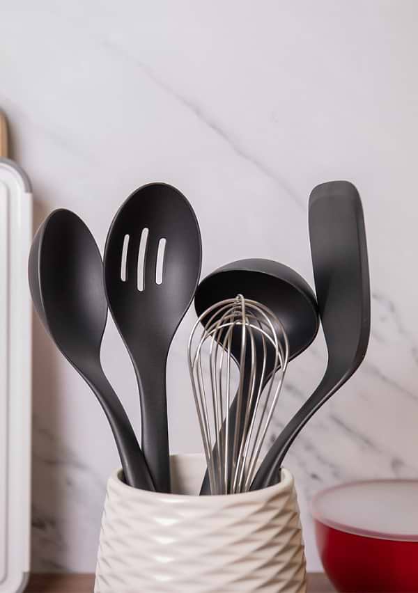 Фото - Поварской набор принадлежностей KitchenAid Classic 6 пр. черный/белый (KQG561BXOBE)