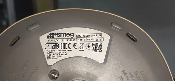 Фото - Электрический чайник Smeg KLF03CHMEU
