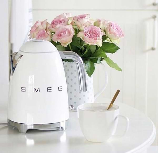 Фото - Електричний чайник Smeg KLF03WHEU (білий)