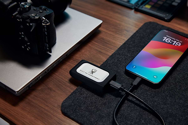 Фото - SSD-накопитель внешний Kingston XS2000 BoC 4000GB USB 3.2 Gen 2x2 IP55 Silver (SXS2000/4000GA)