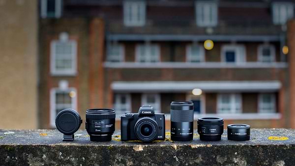 Фото - Фотокамера беззеркальная Canon EOS M50 + 15-45 IS STM Kit Black (2680C060)
