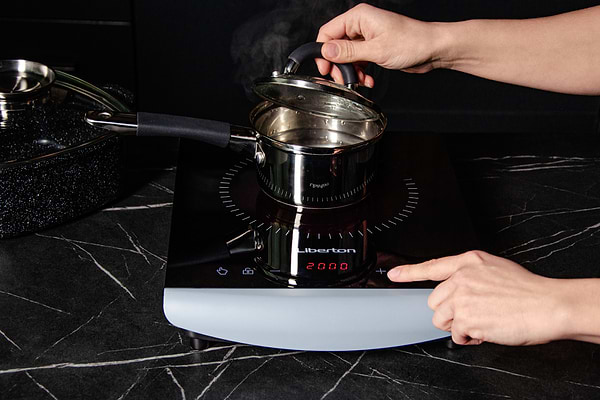 Фото - Уценка - Плита электрическая настольная Liberton LIC-3801