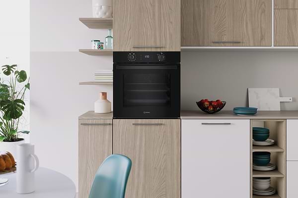 Фото - Духовой шкаф + варочная панель индукционная Indesit IOK58HSB + IS83Q60 NE