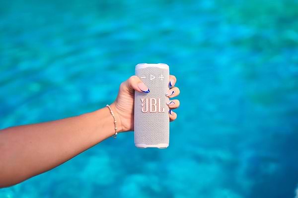 Фото - Портативная акустика JBL Grip White (JBLGRIPWHT)