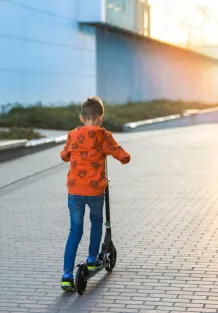 Фото - Двухколёсный самокат Lionelo Luca Black/Graphite