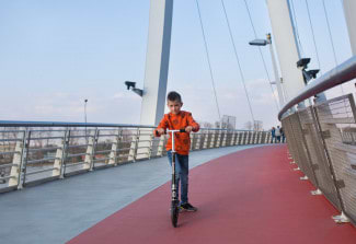 Фото - Двухколёсный самокат Lionelo Luca Black/Graphite