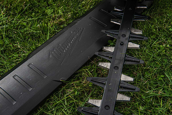 Фото - Кущоріз акумуляторний Milwaukee M18 FHET75G2-0 (4933498387)