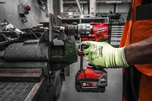 Фото - Дриль-шуруповерт Milwaukee M18 FPD3MC-502X, 158Нм ЗП+2акум.Х5Аг+HDкейс+M18 ALIS-0+жилетка (4933499451)