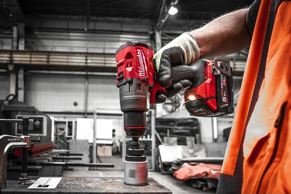 Фото - Дриль-шуруповерт Milwaukee M18 FPD3MC-502X, 158Нм ЗП+2акум.Х5Аг+HDкейс+M18 ALIS-0+жилетка (4933499451)
