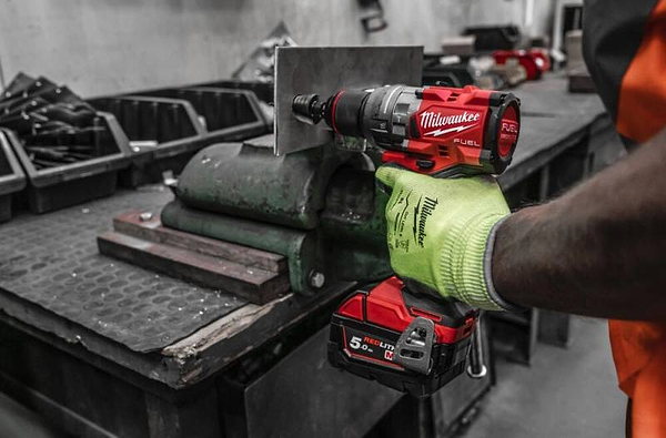 Фото - Дриль-шуруповерт Milwaukee M18 FPD3MC-502X, 158Нм ЗП+2акум.Х5Аг+HDкейс+M18 ALIS-0+жилетка (4933499451)