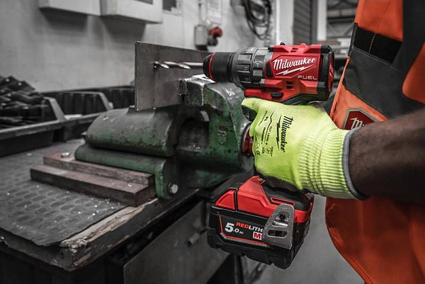 Фото - Дриль-шуруповерт Milwaukee M18 FPD3MC-502X, 158Нм ЗП+2акум.Х5Аг+HDкейс+M18 ALIS-0+жилетка (4933499451)
