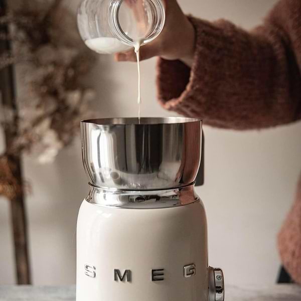 Фото - Модуль для збивання молока Smeg MFF11CREU