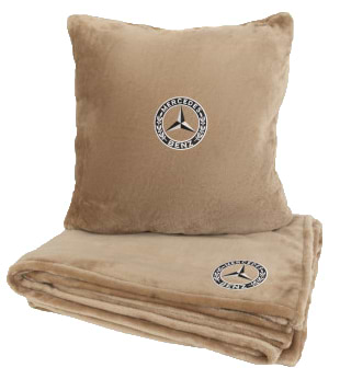 Фото - Набор плед + подушка в авто EVAtech M для Mercedes-Benz бежевые MBLMPSMIV017