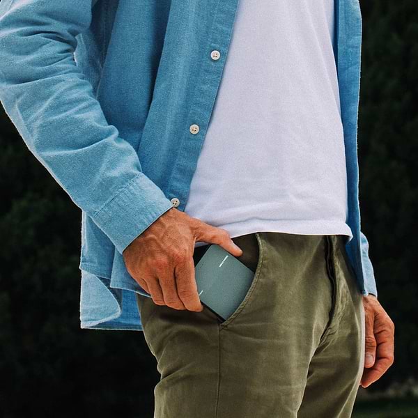 Фото - Батарея мобильная Native Union (Re) Classic Magnetic Power Bank 5 000mAh Slate Green (PB-5KMS-GRN)