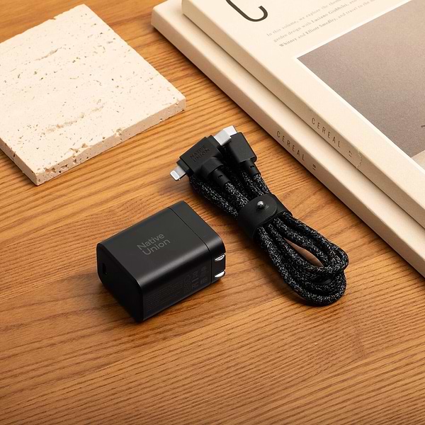 Фото - Мережевий зарядний пристрій Native Union Fast GaN Charger PD 45W USB-C Port Black (FAST-PD45-BLK-EU)
