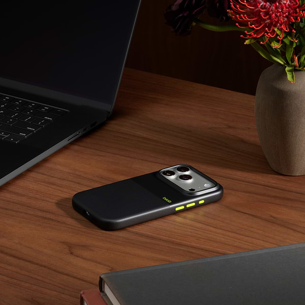 Фото - Чохол для смартфону Apple Beats iPhone 17 Pro Rugged Case with MagSafe and Camera Control Everest Black (MGJM4)