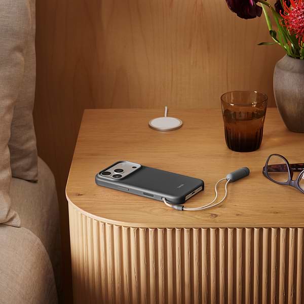 Фото - Чехол для смартфона Apple Beats iPhone 17 Pro Kickstand Case with MagSafe and Camera Control Granite Gray (MGY74)