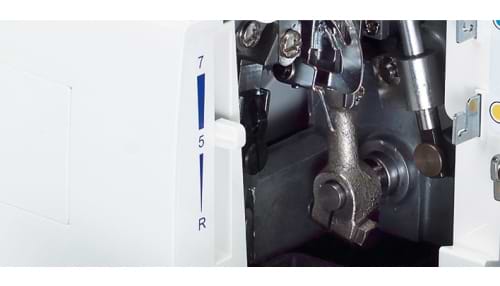 Фото - Оверлок MINERVA M 840 DS