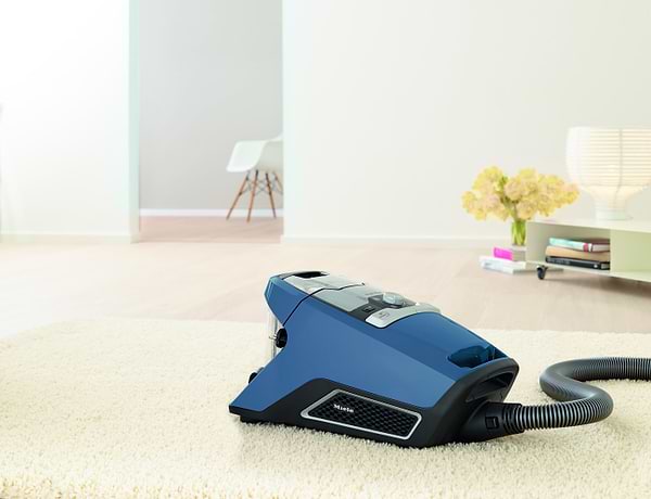 Фото - Пылесос для сухой уборки без мешка Miele SKCF3 Blizzard CX1 синий техно (parquet)