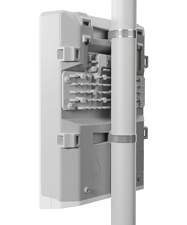 Фото - Коммутатор локальної мережі (Switch) MikroTik CRS318-16P-2S+OUT