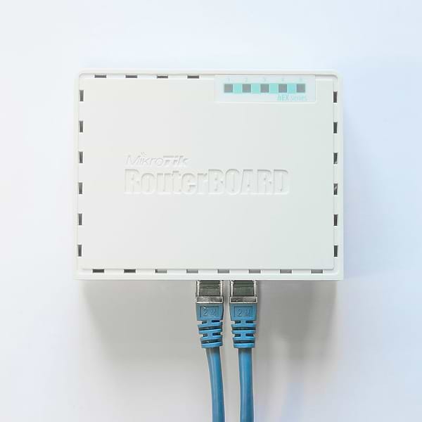 Фото - Маршрутизатор интернет LAN MikroTik RB750GR3 hEX