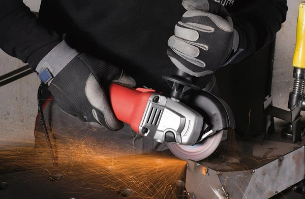 Фото - Болгарка Milwaukee 115 мм AG 10-115 EK (4933451219)